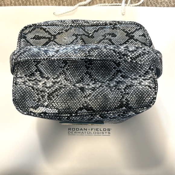 Rodan + Fields cosmetic/skin care travel bag - Picture 1 of 6
